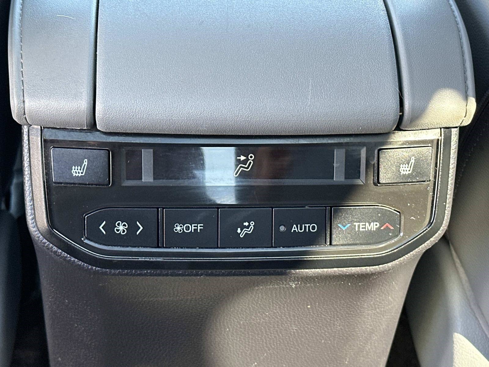 Used 2023 Toyota Highlander Platinum FWD image 15
