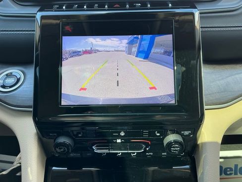 Used 2022 Jeep Grand Cherokee L Limited w/ Black Appearance Package image 8