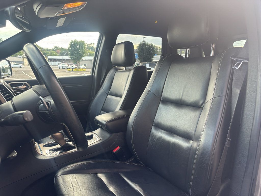 Used 2017 Jeep Grand Cherokee Limited AWD/4WD image 9