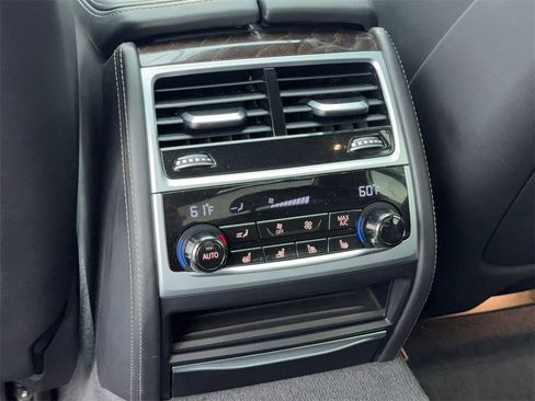 Used 2022 BMW 740i w/ Luxury Rear Seating Package image 41