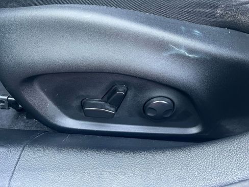 Used 2023 Jeep Compass Limited image 23