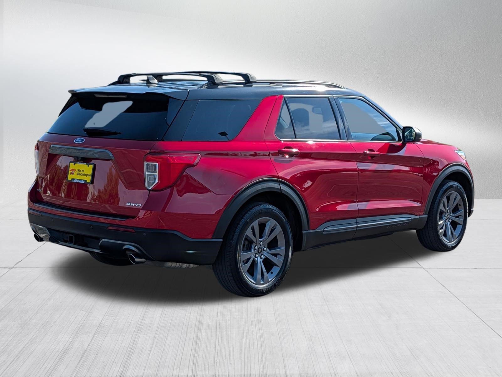 Used 2021 Ford Explorer XLT AWD/4WD image 3