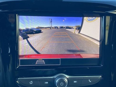 Used 2023 Chevrolet Traverse LT image 27