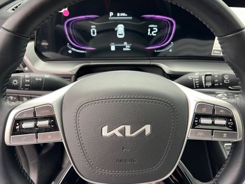 Certified 2025 Kia Telluride S image 28