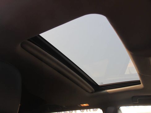 Used 2018 Toyota Highlander Limited AWD 4dr SUV image 35