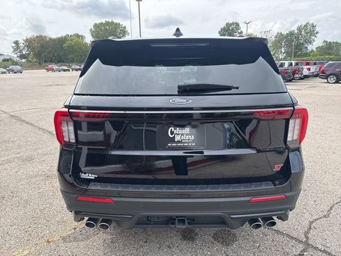 Used 2025 Ford Explorer ST image 3