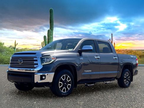 Used 2018 Toyota Tundra Limited w/ Limited Premium Package AWD/4WD image 2