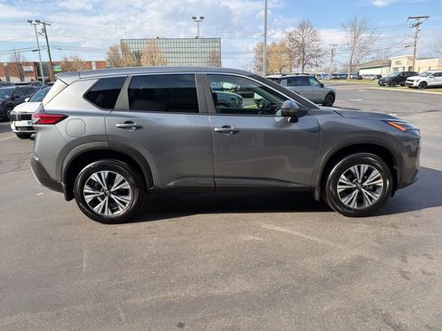 Used 2023 Nissan Rogue SV image 5