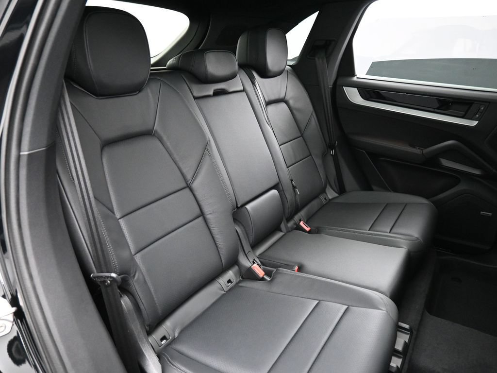 Certified 2026 Porsche Cayenne AWD/4WD image 26