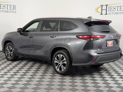 Used 2023 Toyota Highlander XLE image 5