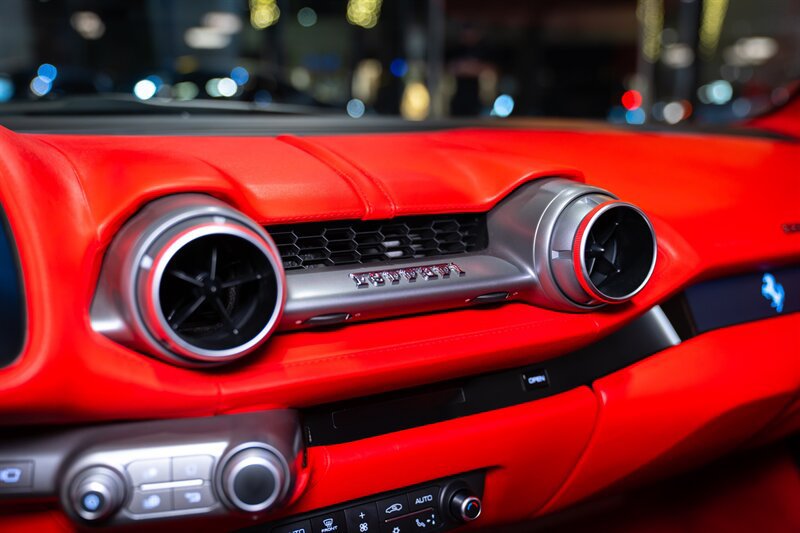 Used 2018 Ferrari 812 Superfast RWD image 23