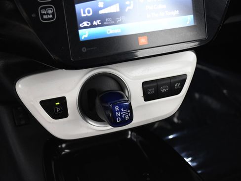 Used 2017 Toyota Prius Prime Advanced image 14