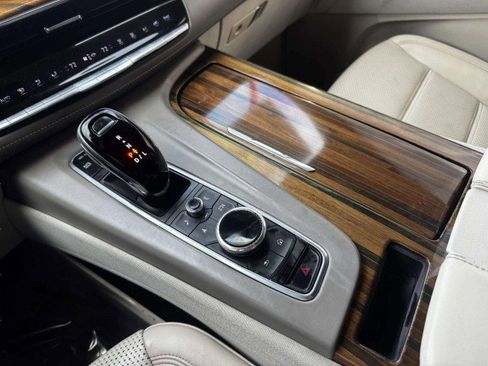 Used 2021 Cadillac Escalade Premium Luxury Platinum image 39
