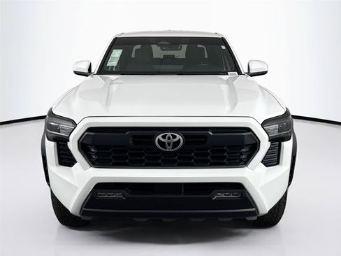 Certified 2025 Toyota Tacoma TRD Off-Road AWD/4WD image 7