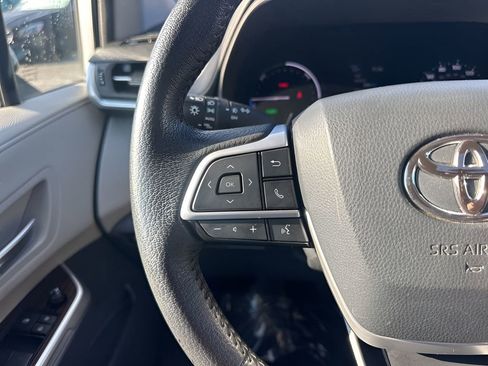 Used 2024 Toyota Sienna XLE image 16