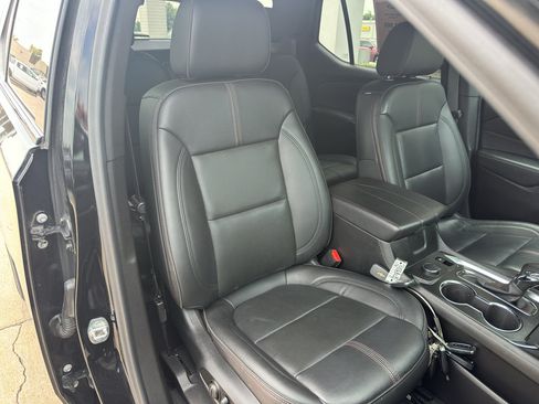 Used 2023 Chevrolet Traverse RS FWD image 30