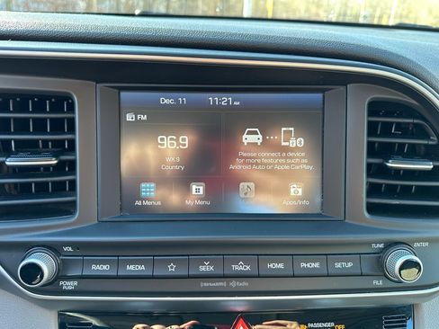 Used 2020 Hyundai Elantra SEL image 19