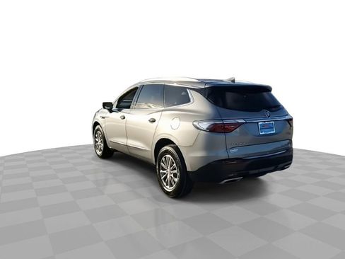 Used 2023 Buick Enclave Essence image 6