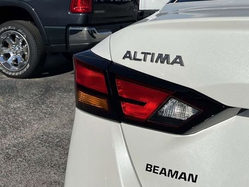 Used 2023 Nissan Altima 2.5 SR w/ SR Premium Package image 10