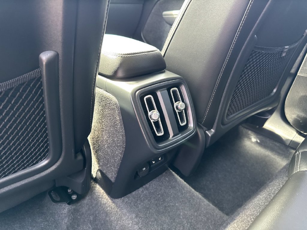 Used 2025 Volvo XC40 B5 Plus AWD/4WD image 23