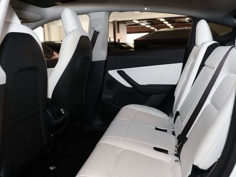 Used 2021 Tesla Model Y Long Range image 12