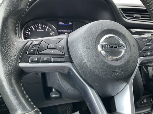 Used 2018 Nissan Rogue SV AWD/4WD image 25
