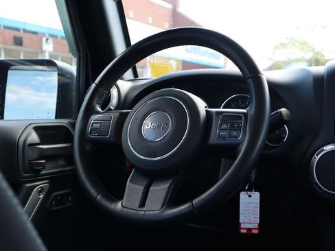 Used 2018 Jeep Wrangler Unlimited Sahara AWD/4WD image 40