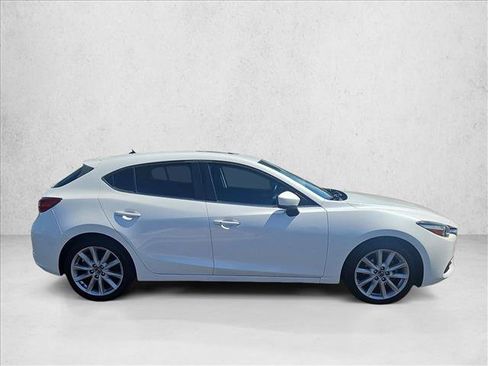 Used 2017 MAZDA MAZDA3 Touring FWD image 5