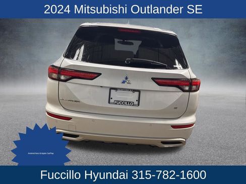 Used 2024 Mitsubishi Outlander SE image 8