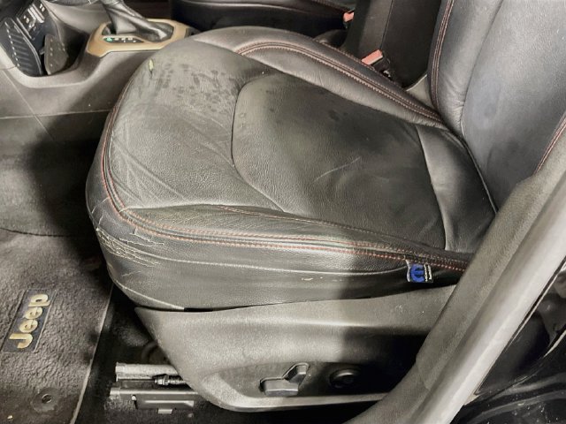 Used 2015 Jeep Renegade Latitude w/ Popular Equipment Group FWD image 20