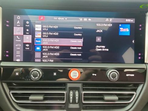Used 2024 Porsche Macan AWD/4WD image 45