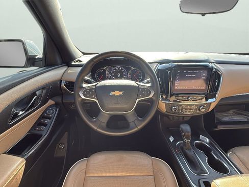 Used 2023 Chevrolet Traverse Premier FWD image 13