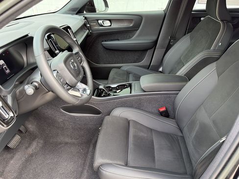 Used 2023 Volvo XC40 Recharge Ultimate AWD/4WD image 5