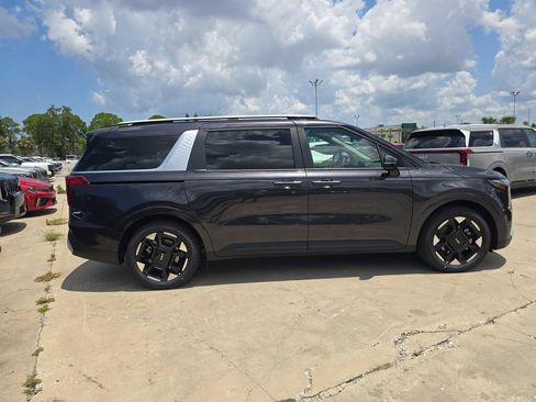 New 2027 Kia Carnival EX FWD image 9