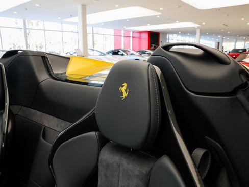Used 2024 Ferrari SF90 Spider image 21