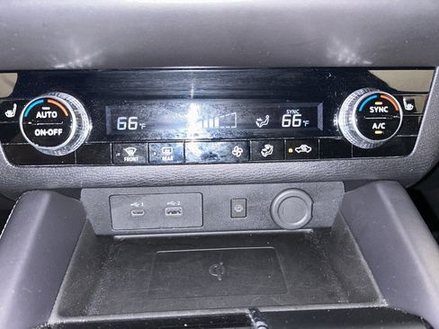 Used 2024 Mitsubishi Outlander SE image 26