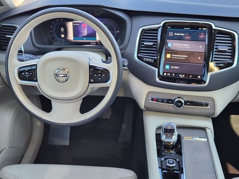 Certified 2025 Volvo XC90 T8 Ultra w/ Protection Package Premier image 29