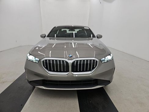 Used 2024 BMW 530i image 2