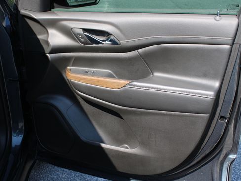 Used 2019 GMC Acadia SLE FWD image 18