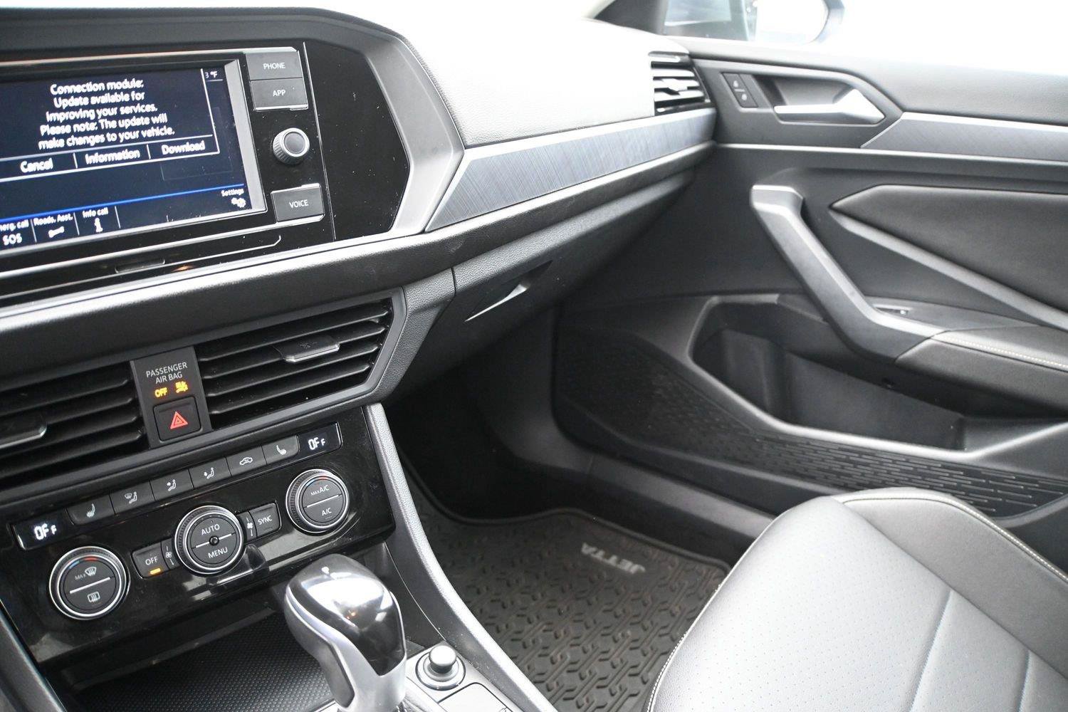 Certified 2023 Volkswagen Jetta SE FWD image 4