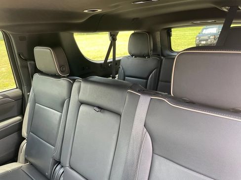 Used 2024 GMC Yukon XL SLT RWD image 39