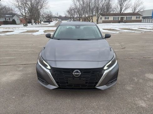 Used 2024 Nissan Altima 2.5 SV image 9