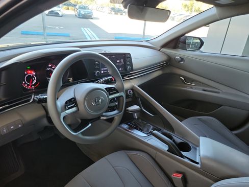 Used 2023 Hyundai Elantra SEL w/ Preferred Accessory Package image 12