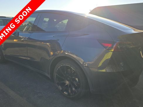 Used 2021 Tesla Model Y Long Range image 4