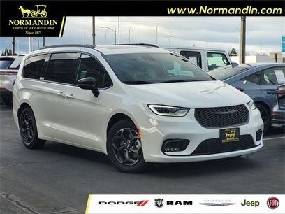 Certified 2024 Chrysler Pacifica Premium
