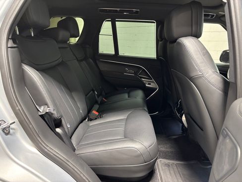 Used 2025 Land Rover Range Rover SE AWD/4WD image 39