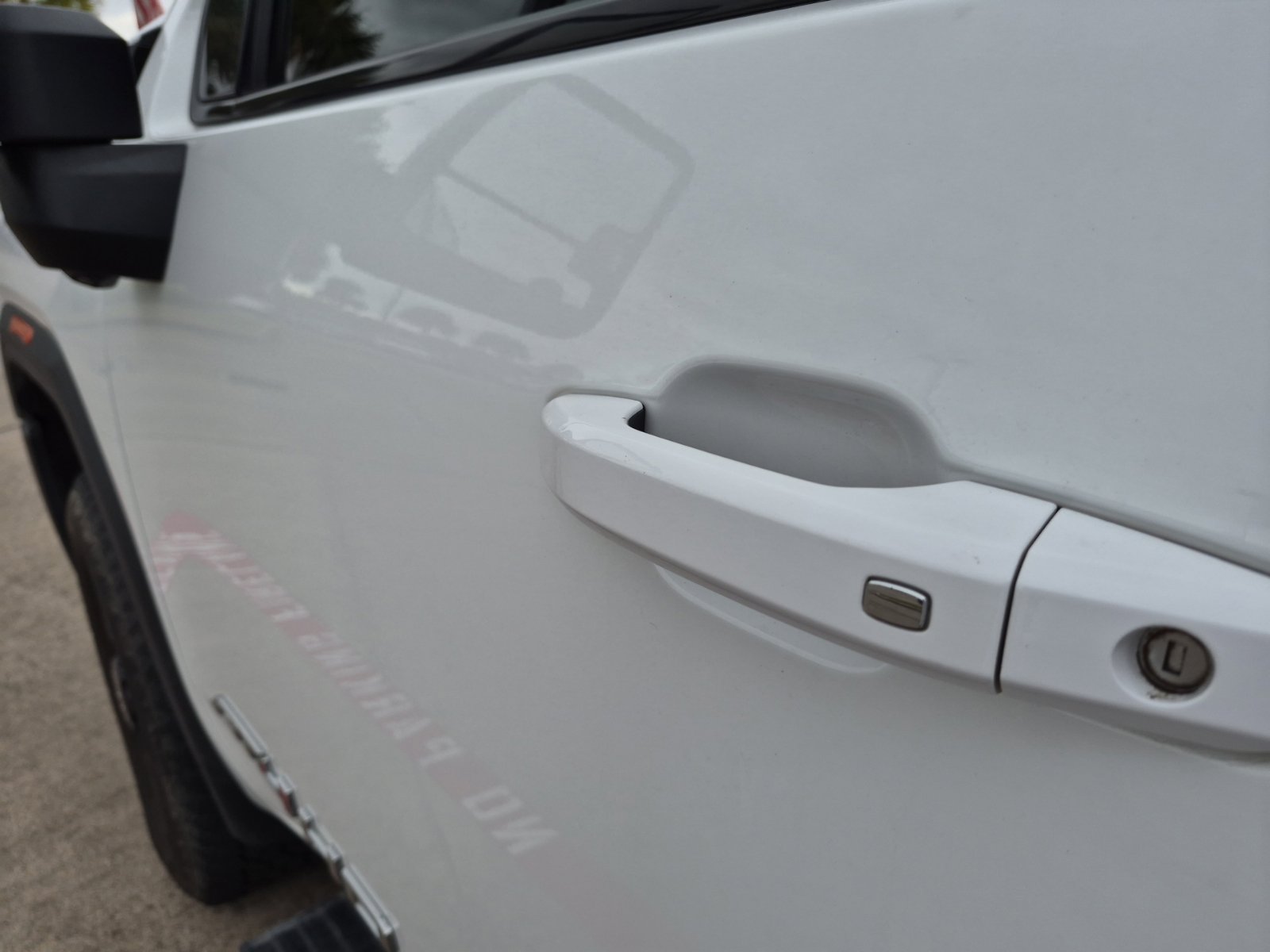 Used 2024 GMC Sierra 2500 AT4 w/ AT4 Premium Plus Package AWD/4WD image 11