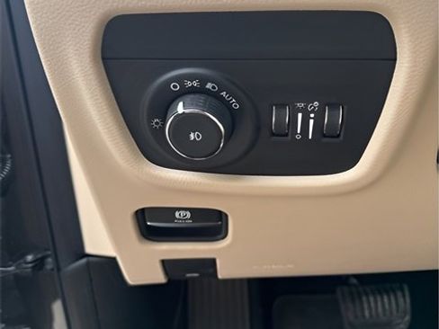 New 2025 Jeep Grand Cherokee L Limited w/ Luxury Tech Group II image 13