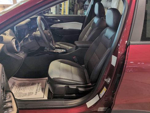 Used 2025 Chevrolet Trax LT w/ LT Convenience Package image 20