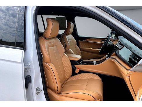 Used 2023 Jeep Grand Cherokee Summit AWD/4WD image 50